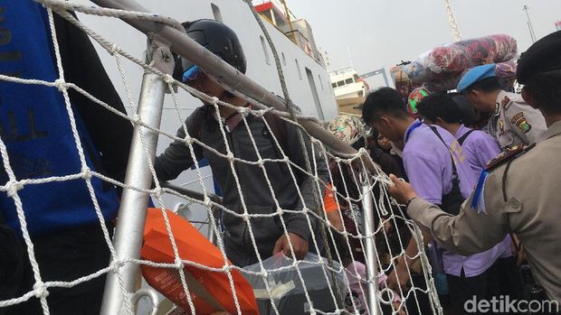 Ribuan Pemotor Ikut Mudik Gratis Kemenhub Naik Kapal Laut