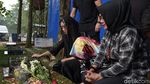 Keluarga Ziarah ke Makam Jupe