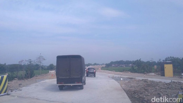 Hati-hati! Di Tol Fungsional Nganjuk Ada Jalan Beda Tinggi