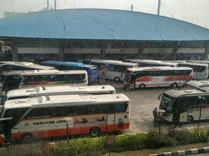 H-5 Lebaran, Terminal Pulo Gebang Dipenuhi Pemudik