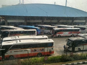 H-5 Lebaran, Terminal Pulo Gebang Dipenuhi Pemudik