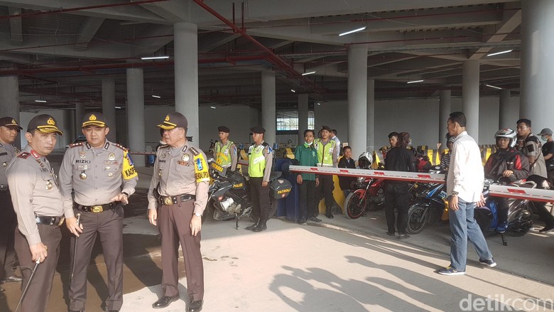 Antisipasi Teror, Tim Gegana Disiagakan di Pelabuhan Merak Antisipasi Teror, Tim Gegana Disiagakan di Pelabuhan Merak