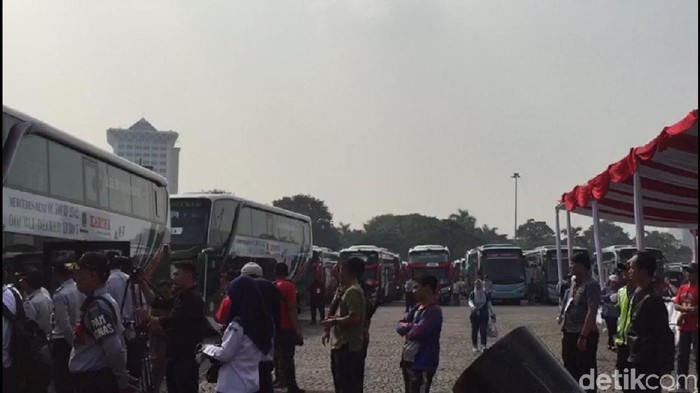 Kemenhub Berangkatkan 10 Ribu Peserta Mudik Gratis di Monas
