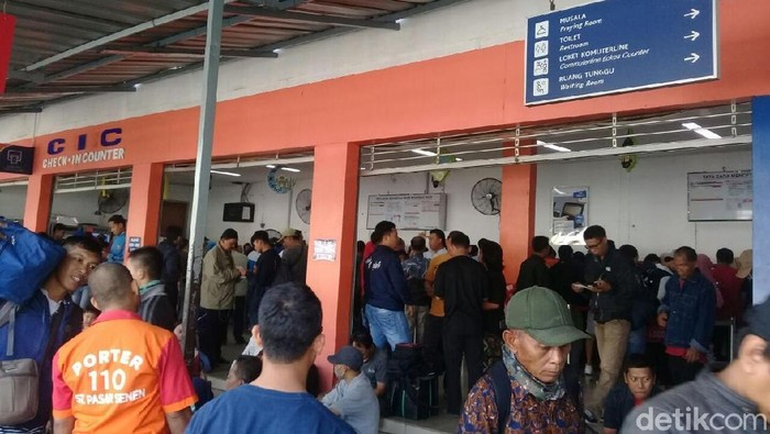 Dalam 3 Hari, 25 Ribu Orang Mudik dari Stasiun Senen