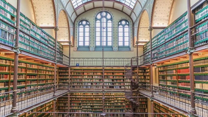 Perpustakaan identik dengan kuno dan bukan tempat yang keren untuk dikunjungi. Namun, beberapa perpustakaan ini mampu membuat orang kagum dengan keindahannya.