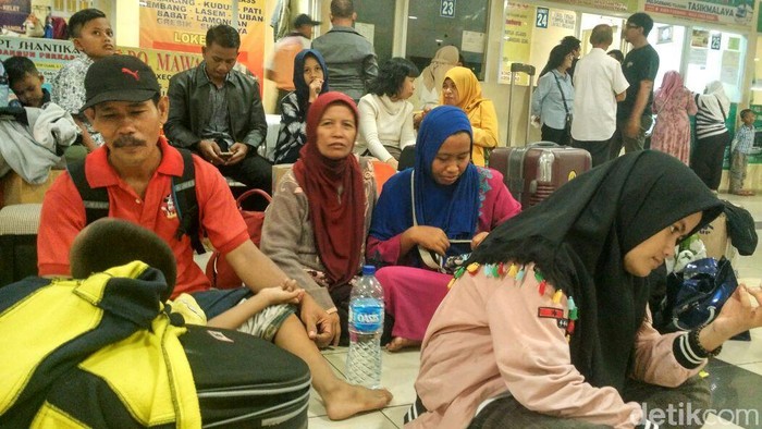 Mudik ke Jatim, Bambang Sekeluarga Bawa Bekal 5 Kg Jengkol