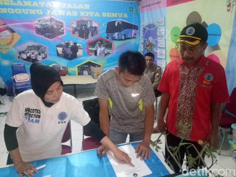 Musim Mudik, Para Sopir dan Kondektur di Makassar Jalani Tes Urine