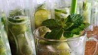 Sudah pasti rasanya segar ya. Es melon yang ditambahkan dengan irisan jeruk nipis jadi sajian menu berbuka puasa @putriepatput yang enak dengan tambahan kelapa muda. Foto: Instagram