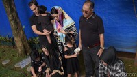 Kesedihan pun tidak bisa ditutupi oleh keluarga Jupe. Foto: Keluarga Jupe (Noel/detikHOT)