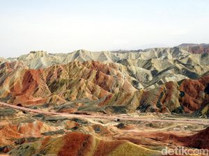 Fakta-fakta Gunung Pelangi di China yang Disebut dalam Al Quran