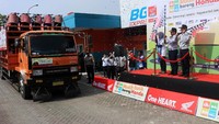 Sebanyak 287 sepeda motor Honda milik pemudik tujuan Semarang diangkut dengan menggunakan 6 truk, 191 unit motor tujuan Solo diangkut dengan 4 truk, sedangkan 592 unit milik pemudik tujuan Yogyakarta diangkut dengan 12 truk. Dok. AHM.