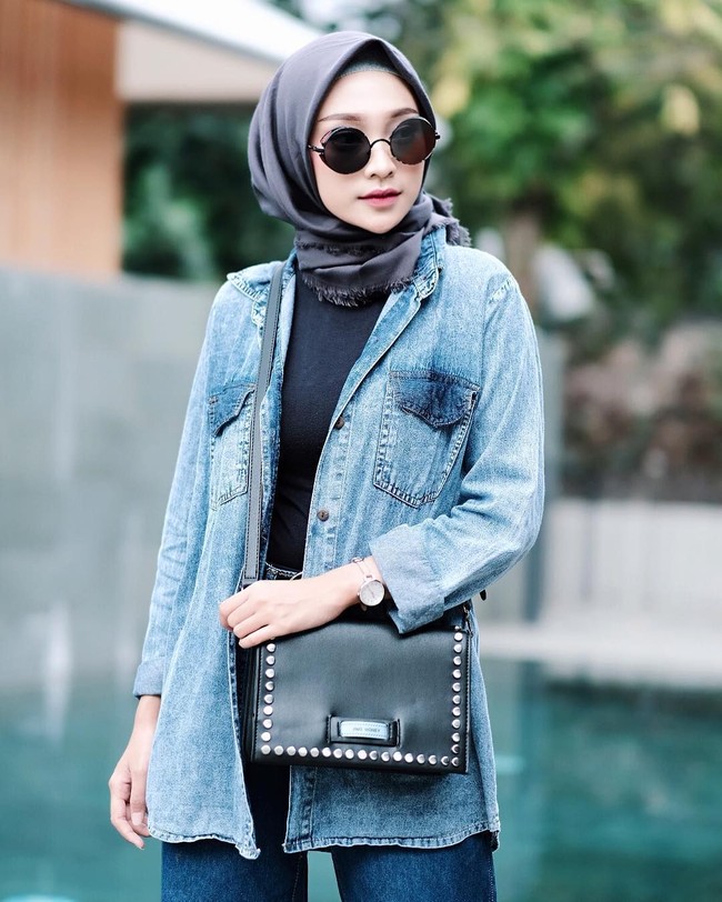 Bandung jadi salah satu kota yang melahirkan banyak selebgram (selebriti Instagram). Sejak dulu, wanita dari tanah Pasundan dikenal memiliki paras cantik hingga gaya modis. Foto: Instagram Rifka Ayu