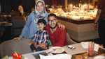 So Sweet! Begini Kemesraan Keluarga Revalina S Temat saat Makan Bareng