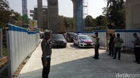 Beredar kabar kemiringan tanjakan ini 57 derajat. Namun, polisi memastikan itu kabar hoax. (Foto: Eko Susanto/detikcom)