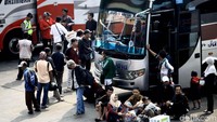 Pantauan di lokasi, sejak pukul 08.30 WIB Terminal Kampung Rambutan mulai disesaki oleh para pemudik.