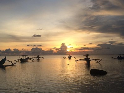 Menanti Sunset di Pantai Pertamina, Bali Menanti Sunset di Pant ai Pertamina, Bali