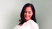 Di kehamilannya ini, Caca sering menanyakan berbagai hal dengan sang kakak, Nagita Slavina. Foto: Caca Tengker (Instagram)
