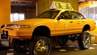 Yang satu ini dinamai Tricked Out Taxi. Moda transportasi di kota New York ini kerap dijuluki monster. Istimewa/jetsetta.com.