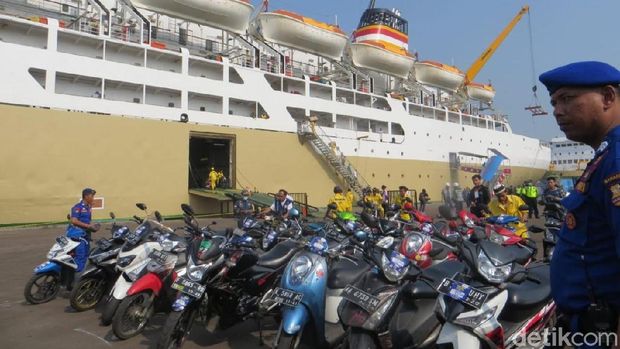 pemudik tiba di Pelabuhan Tanjung Emas Semarang