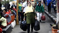 H-8 lebaran total ada 6.225 pemudik berangkat dari Terminal Kampung Rambutan.