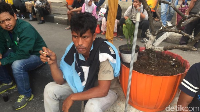 Kisah Penumpang yang Digentayangi Calo di Lebak Bulus