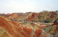 Masya Allah! Inilah Gunung Pelangi yang Disebutkan dalam Al Quran