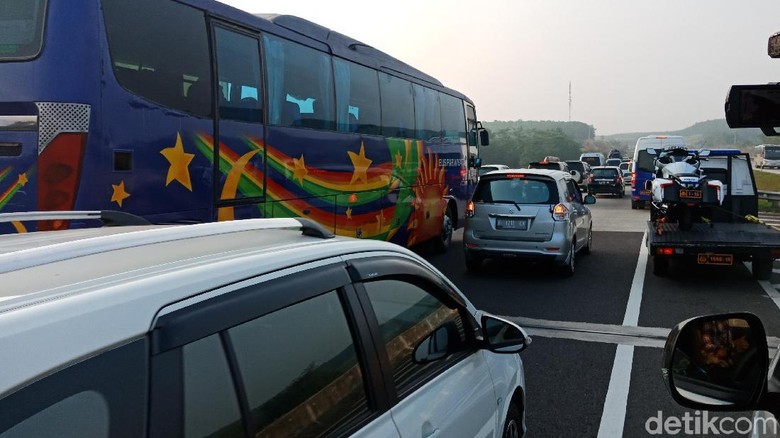 Antrean 4 Rest Area Jadi Biang Macet Tol Cipali Sore Ini Antrean 4 Rest Area Jadi Biang Macet Tol Cipali Sore Ini