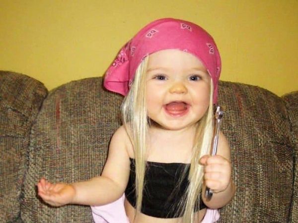Super Gemas! Potret 8 Bayi yang Sangat Mirip dengan Bonekanya