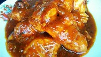 Bumbu ayam kecap @nguliners kelihatan kental, gurih dan sedap. Pasti enak nih disantap pakai nasi hangat. Foto: Instagram