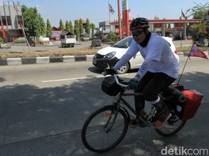 Devan Mudik Naik Sepeda dari Tangerang ke Tasikmalaya