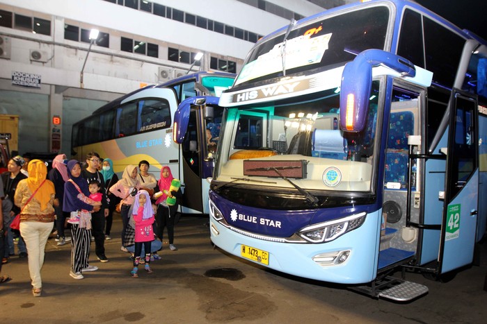 PT Astra Honda Motor (AHM) memberangkatkan sebanyak 2.625 konsumen setia Honda untuk mudik. Menhub Budi Karya turut mengapresiasi kegiatan ini.