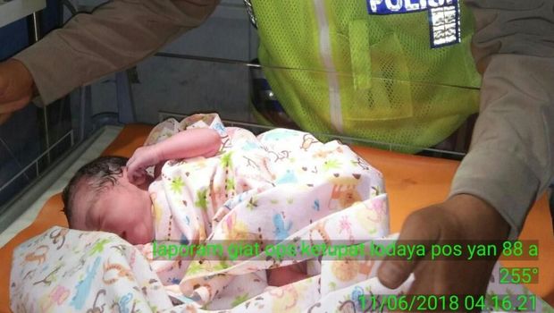 Bayi dilahirkan di Rest Raea KM 88 Tol Purbaleunyi