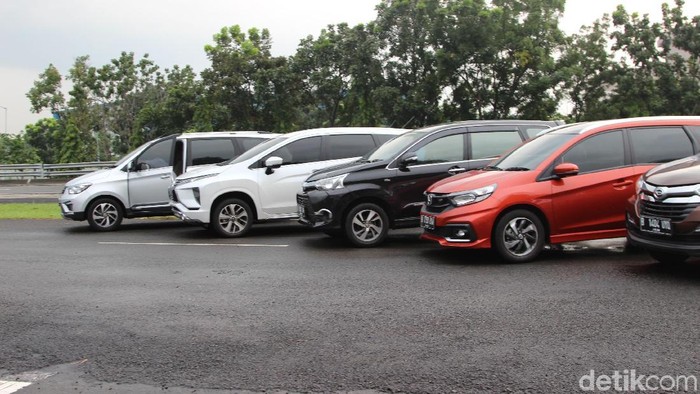 Adu Irit 6 Mobil Low MPV