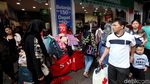 Berburu Kebutuhan Lebaran di Pasar Baru