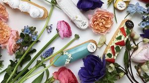 Deretan Eclair Cantik Penuh Warna Ini Bikin Tak Tega Melahapnya