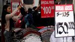 Berburu Kebutuhan Lebaran di Pasar Baru