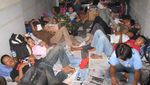 Pedih! Gerbong Barang Dipakai untuk Angkut Pemudik di 2006