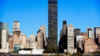 Kebanyakan gedung properti milik Trump ada di New York, termasuk properti ritel dan hunian Trump World Tower ini. Foto: Forbes