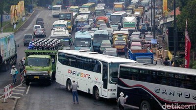 Melihat Kembali Foto-foto Pilu Mudik Masa Lalu