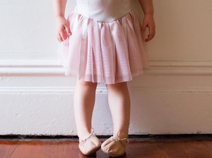 Demi si Kecil, Seorang Ayah Ikut Tampil di Pentas Tari Balet