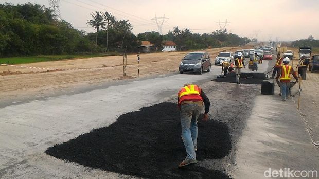 Jalan Amblas di Jembatan Sragi Baru Pekalongan, Lalin 