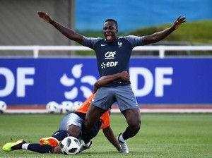 Benjamin Mendy Nimbrung di Perang Kata-Kata Trump dan Macron