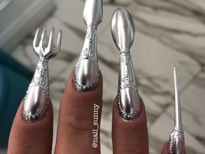 Nail Art Paling Aneh, Kuku Dibentuk Sendok & Garpu
