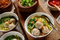 Agar Tak 'Digetok' Harga Saat Makan di Warung Pinggir Jalan, Ini 5 Tipsnya!