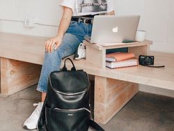 Utang Miliaran di Balik Senyum Manis YouTuber Cantik