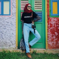 Agar mudik terasa lebih menyenangkan, tak ada salahnya memilih busana yang modis dengan nyaman dipakai. Pemilihan busana juga sangat bergantung kepada kendaraan yang kita gunakan. Mudik memakai pesawat tentu akan berbeda rasanya dengan memakai bus. Foto: Instagram/Dhikafebryna