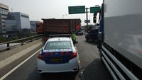 Kecelakaan ini terjadi pada pukul 09.49 WIB di Tol Wiyoto Wiyono KM 12 arah Ancol. (Foto: dok. TMC Polda Metro Jaya)