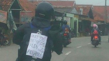 Tulisan tersebut lazim kita temukan saat di jalanan menuju kota tujuan mudik. Momen ini biasanya terjadi beberapa hari menjelang Lebaran. Foto: Internet