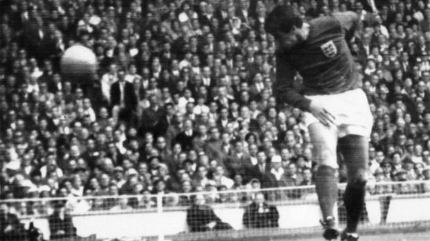 Geoff Hurst Cetak Tiga Gol di Final Piala Dunia 1966