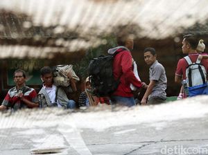 Melihat Ramainya Terminal Kampung Rambutan di H-5 Lebaran